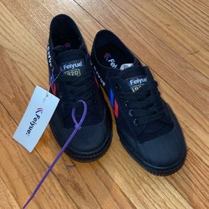 Kids size 4w Feiyue 1920 black sneakers